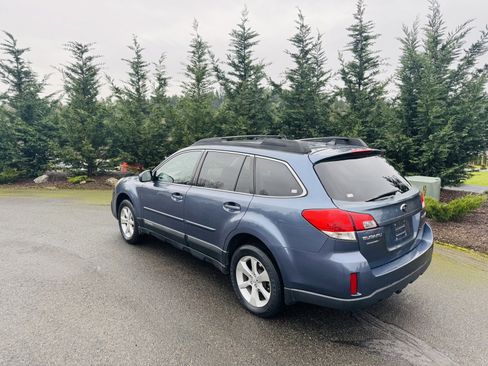 Used 2014 Subaru Outback 2.5i Limited w/ Moonroof Package AWD/4WD image 3