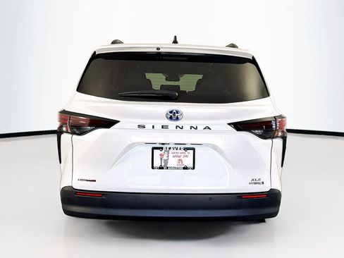Used 2024 Toyota Sienna XLE image 8