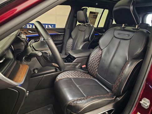 Used 2022 Jeep Grand Cherokee Summit w/ Luxury Tech Group V image 13