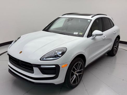 Used 2025 Porsche Macan image 49