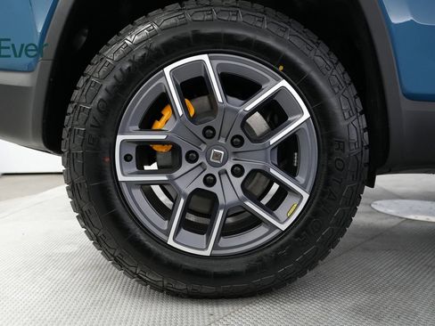 Used 2023 Rivian R1S Adventure image 18