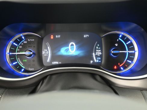 Used 2023 Chrysler Pacifica Touring-L FWD image 15