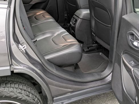 Used 2021 Jeep Cherokee Limited image 22