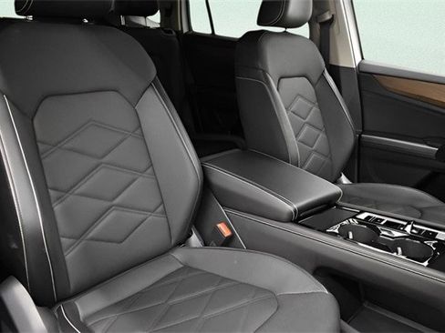 Used 2025 Volkswagen Atlas SE image 6