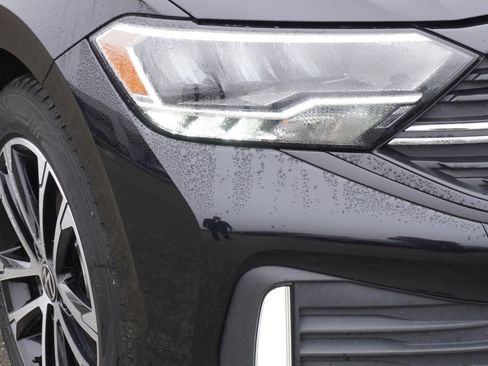 Used 2023 Volkswagen Jetta Sport image 3