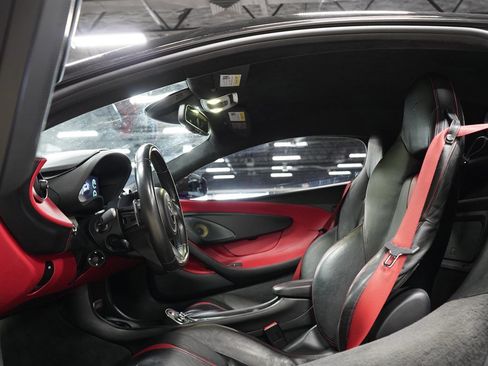 Used 2017 McLaren 570S Coupe RWD image 16