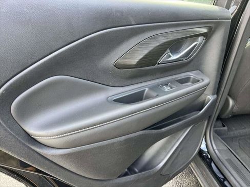 Used 2022 GMC Terrain SLE w/ Driver Convenience Package image 9