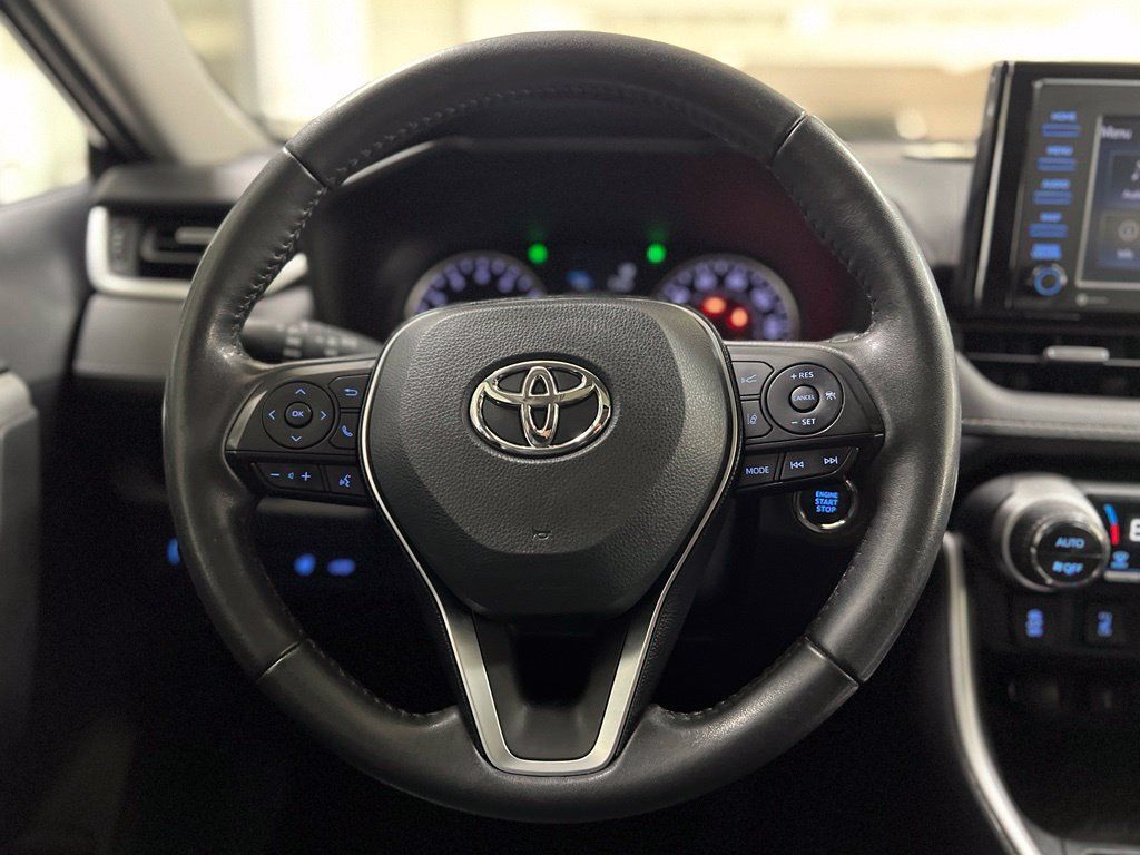 Used 2022 Toyota RAV4 XLE Premium AWD/4WD image 35