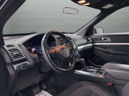 Used 2017 Ford Explorer XLT FWD image 14