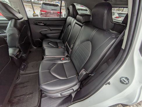 Used 2023 Toyota Highlander XLE image 20