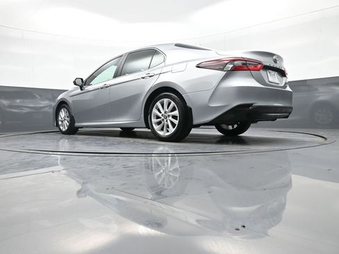 Used 2021 Toyota Camry LE image 30