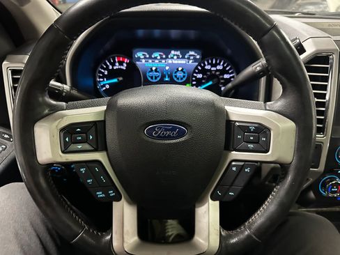 Used 2017 Ford F250 Lariat w/ Lariat Ultimate Package AWD/4WD image 29