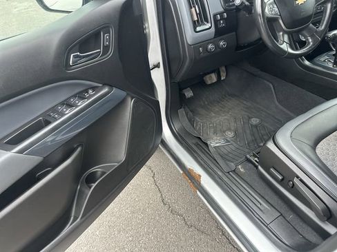 Used 2019 Chevrolet Colorado Z71 AWD/4WD image 11