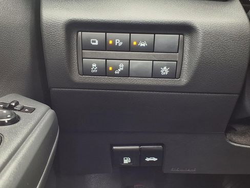 Certified 2025 Nissan Kicks Play S image 18