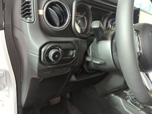 Used 2024 Jeep Wrangler Sahara image 26