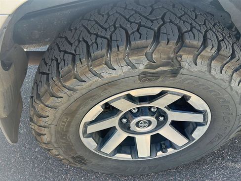 Used 2021 Toyota 4Runner TRD Off-Road Premium image 5