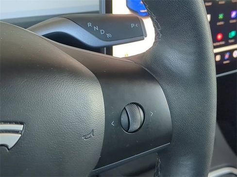 Used 2025 Tesla Model Y Performance image 27