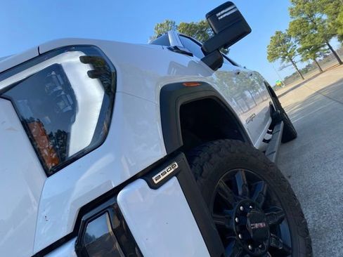 Used 2024 GMC Sierra 2500 AT4 w/ AT4 Preferred Package AWD/4WD image 4