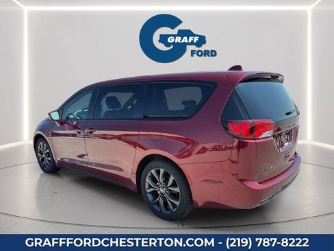 Used 2019 Chrysler Pacifica Touring Plus w/ S Appearance Package FWD image 4
