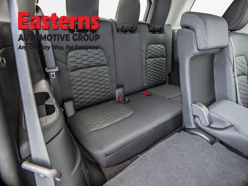 Used 2022 Nissan Pathfinder SV image 18