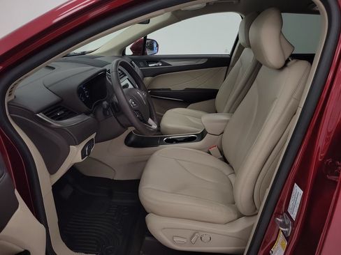 Used 2019 Lincoln MKC Premiere FWD image 12