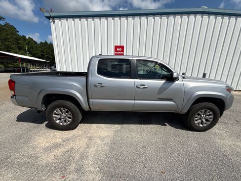 Used 2016 Toyota Tacoma SR5 w/ SR5 Appearance Package (SN) RWD image 9
