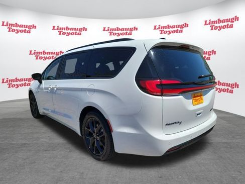 Used 2025 Chrysler Pacifica Limited FWD image 30