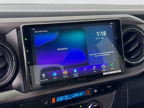 Used 2016 Toyota Tacoma Limited image 24