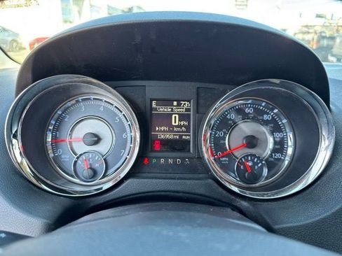 Used 2015 Chrysler Town & Country Touring-L w/ Driver Convenience Group FWD image 13