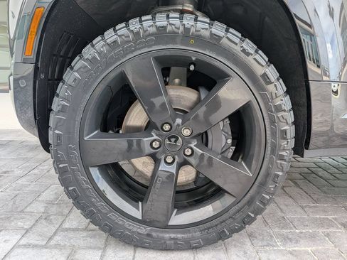 New 2026 Land Rover Defender 110 X-Dynamic SE AWD/4WD image 10