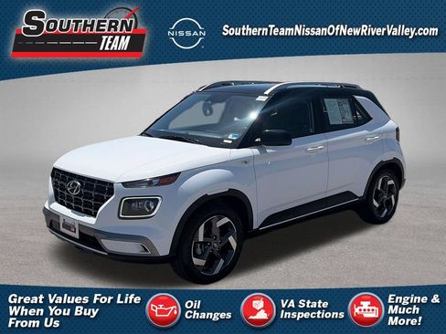 Used 2025 Hyundai Venue Limited FWD image 1