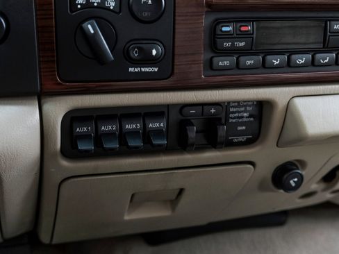 Used 2006 Ford F250 Lariat image 25