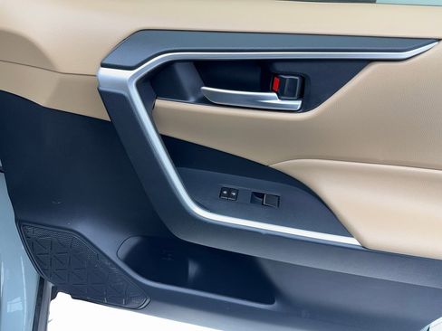 Used 2020 Toyota RAV4 XLE Premium image 44