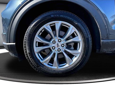 Used 2022 Ford Explorer XLT w/ Equipment Group 202A image 34