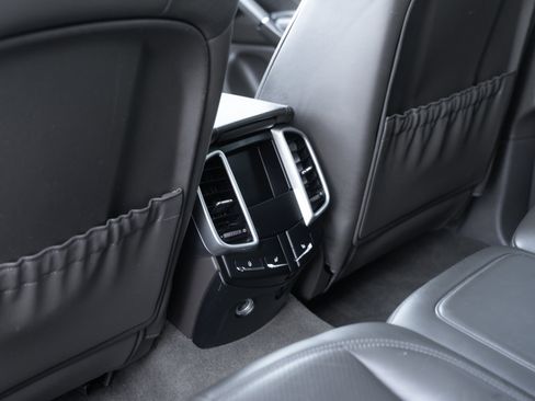 Used 2018 Porsche Cayenne image 29