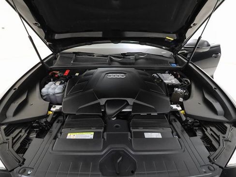 Used 2019 Audi Q8 Prestige image 6