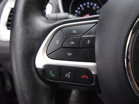 Used 2019 Jeep Compass Latitude w/ Cold Weather Group AWD/4WD image 36