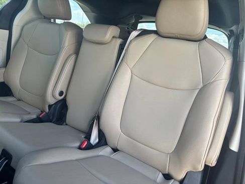 Used 2023 Toyota Sienna XLE FWD image 7