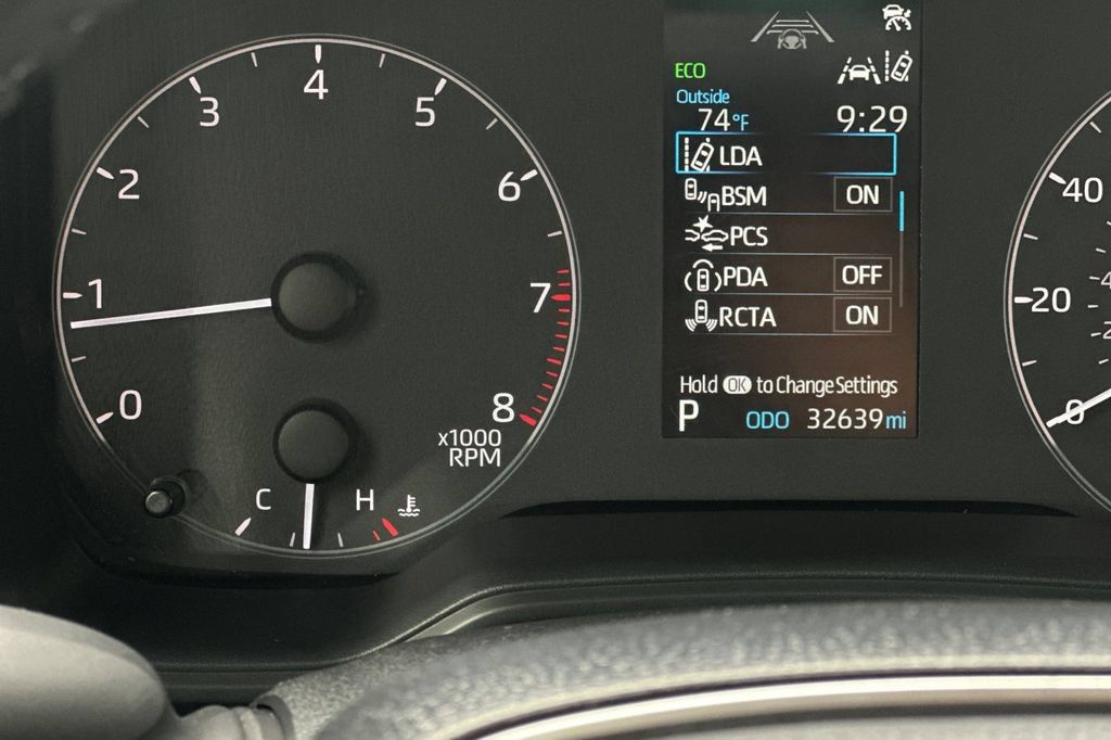 Used 2024 Toyota Corolla SE w/ SE Premium Package FWD image 26