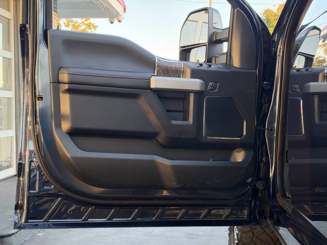 Used 2019 Ford F350 Lariat w/ Lariat Value Package AWD/4WD image 16