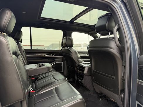 Used 2022 Jeep Wagoneer Series I w/ Premium Group I AWD/4WD image 16