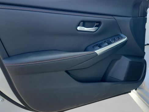 Used 2025 Nissan Sentra SR FWD image 28