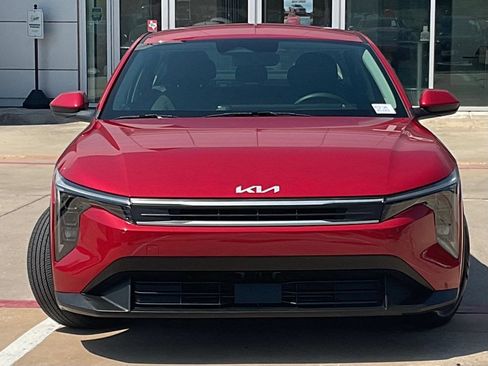 Used 2025 Kia K4 FWD image 2