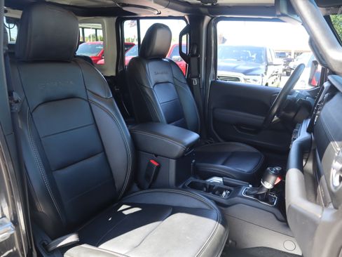 Used 2022 Jeep Wrangler Unlimited Sahara w/ Cold Weather Group image 32