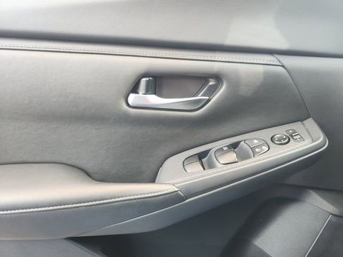 Used 2024 Nissan Sentra SV FWD image 17