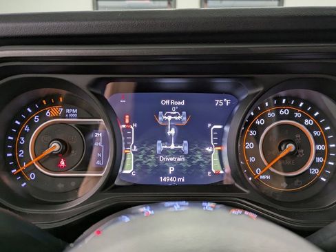 Used 2024 Jeep Wrangler Sahara image 15