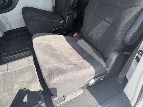 Used 2011 Chrysler Town & Country Touring FWD image 21