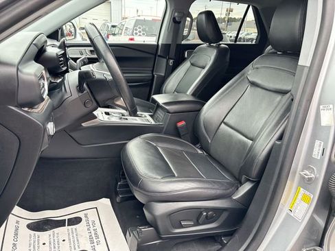 Used 2022 Ford Explorer Limited w/ Equipment Group 301A image 17
