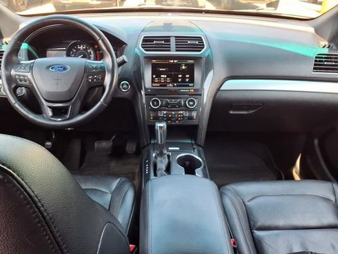 Used 2016 Ford Explorer XLT w/ Equipment Group 202A FWD image 10