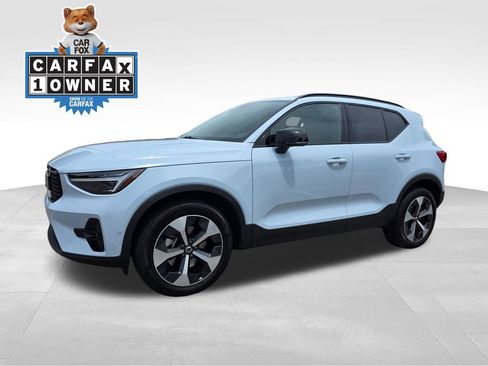Used 2026 Volvo XC40 B5 Plus AWD/4WD image 2